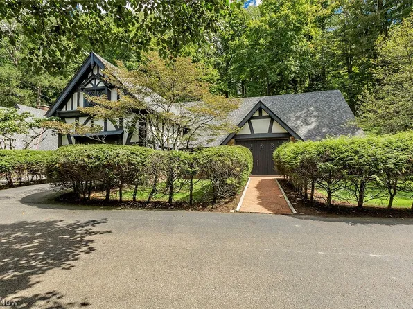 7020 S Woodland Rd, Chagrin Falls, OH 44022