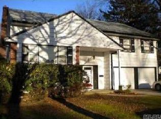 22 Northcote Rd, Westbury, NY 11590