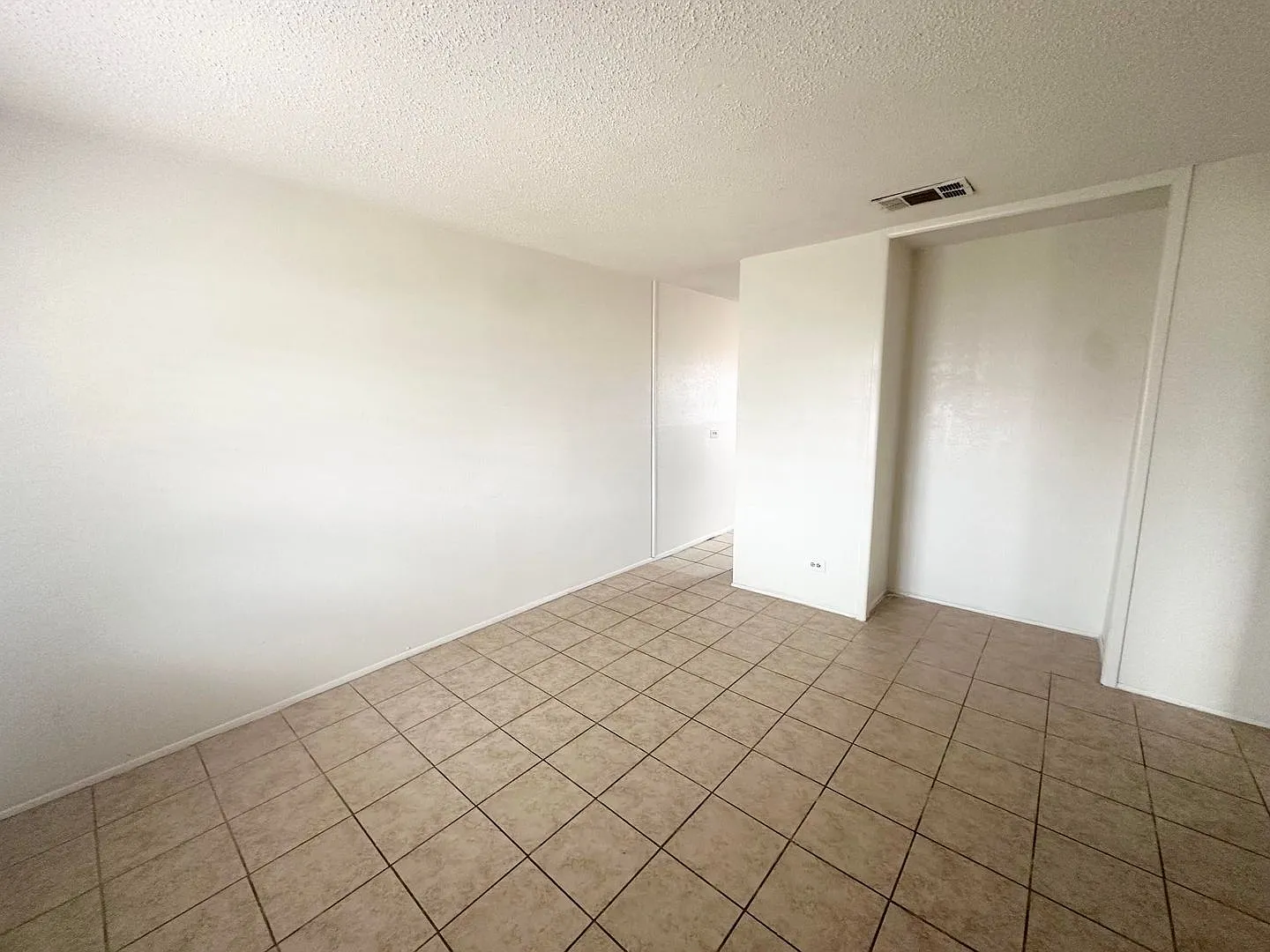 2 Bedroom 1 Bathroom Ready For Rent — Photo 2