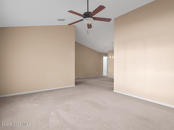 3rd image of 211 Deauville Ave SE