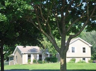 7N970 Dogwood Ln, St Charles, IL 60175