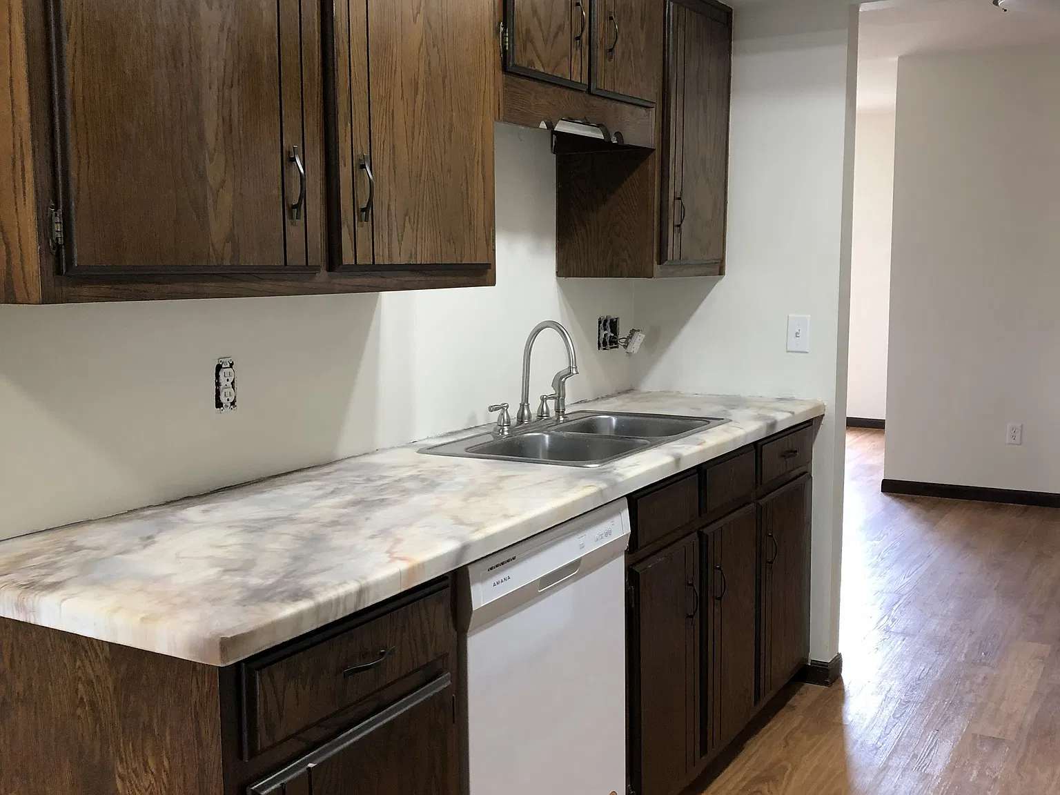 2 bed, 1250 sqft, $1,300 — Photo 2