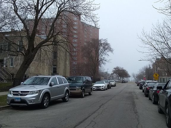4th image of 910 E 40th St