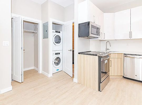 1st image of 654 Putnam Ave #4F