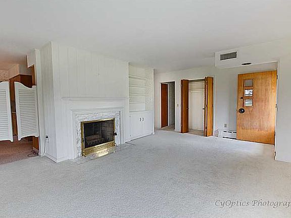 5th image of 604 W Lake Ave