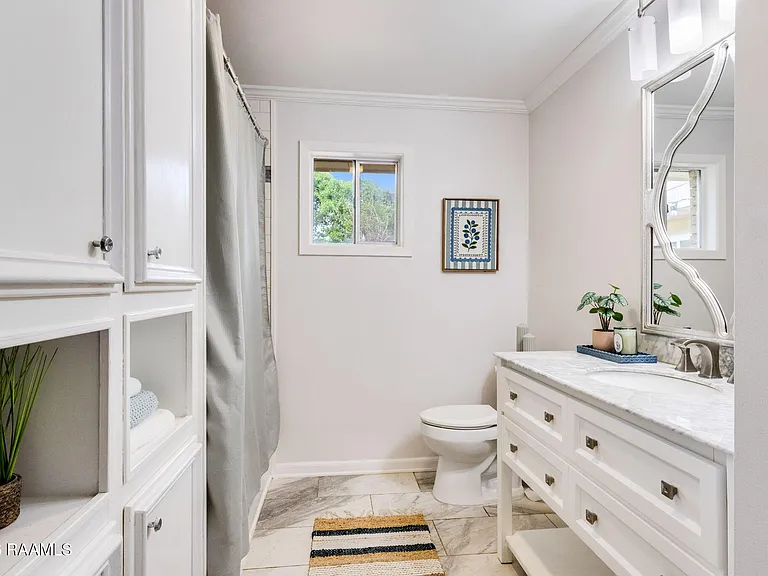 213 Lynn Dr — Photo 7