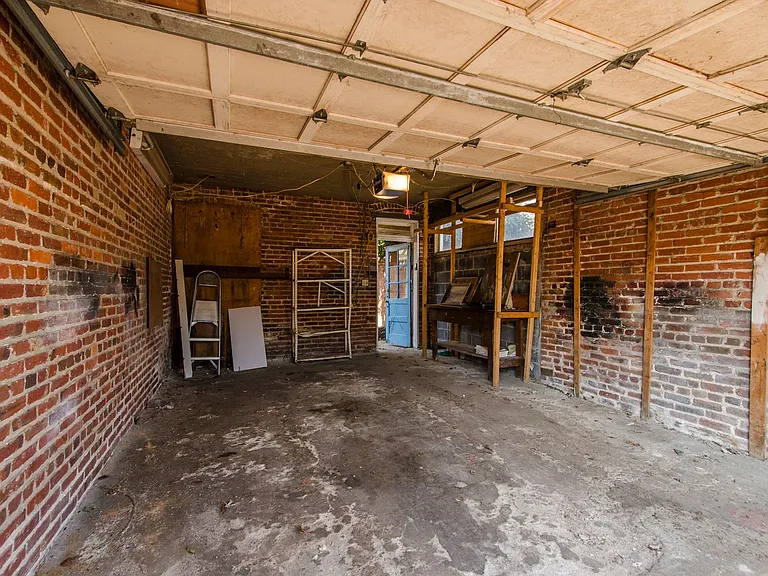 312 10th St SE — Photo 25