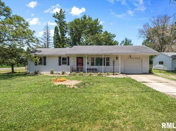 521 W Wright St, Virden, IL 62690