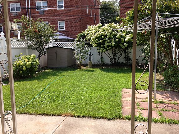 3rd image of 923 Vincent Ave