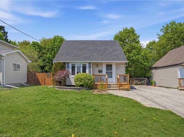 261 Andrew St, Newmarket, ON L3Y 1H1