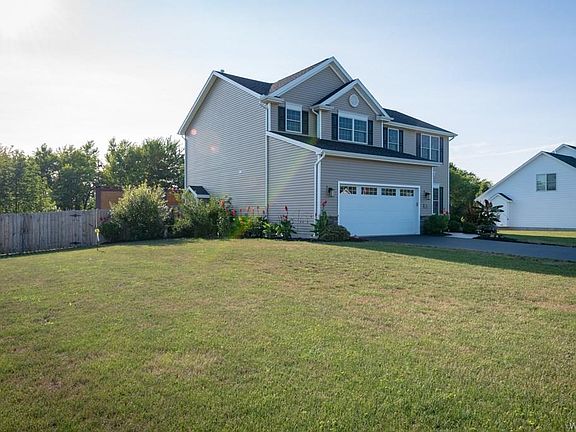 3rd image of 15 Stewart Ct