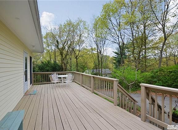 5th image of 19 Winthrop Dr