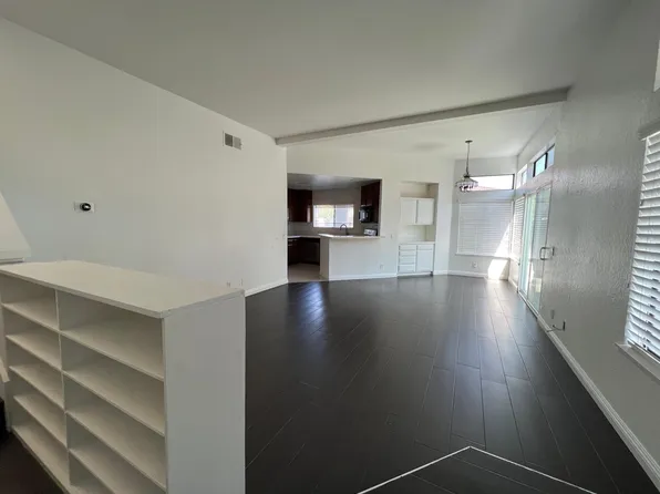 1 Blackbird Ln, Pomona, CA 91766