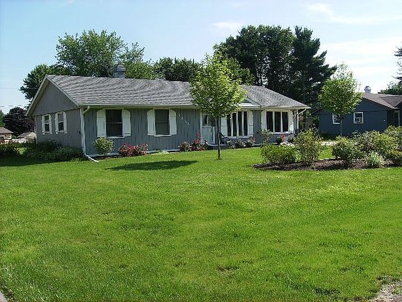 3rd image of 1420 Heron Dr