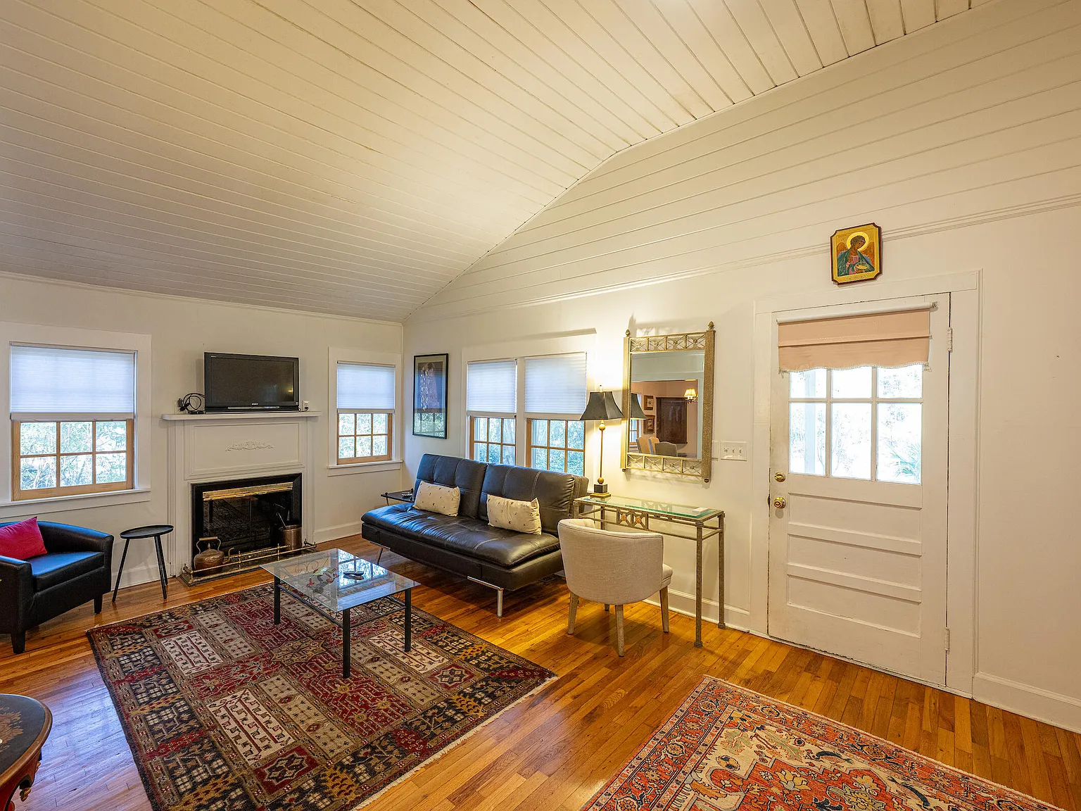 2 bed, 1.0 bath, 1236 sqft, $3,400 — Photo 3