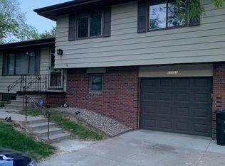 11221 Roxbury Dr, Omaha, NE 68137