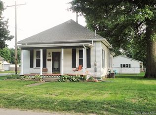 1016 E Cleveland St, Taylorville, IL