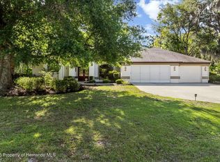 2 Snapdragons Ct, Homosassa, FL 34446