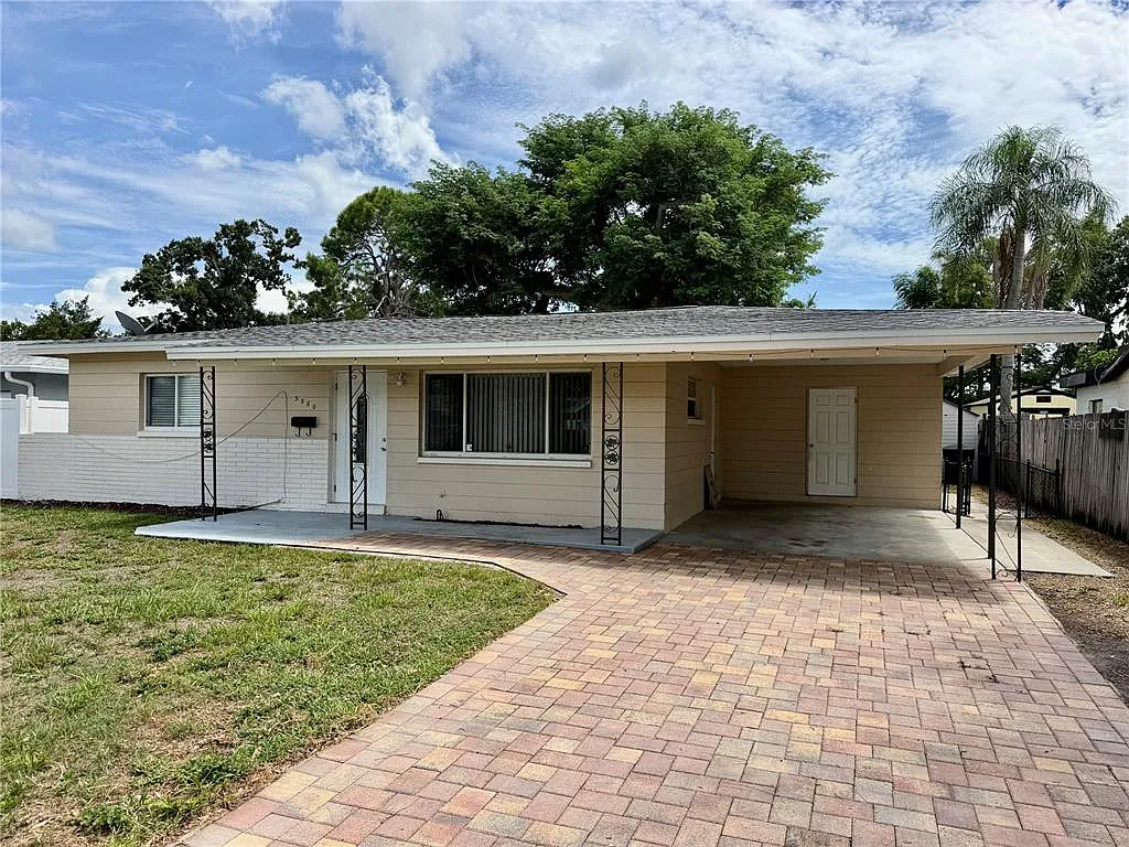 2 bed, 1.0 bath, 1052 sqft, $2,175 — Photo 1