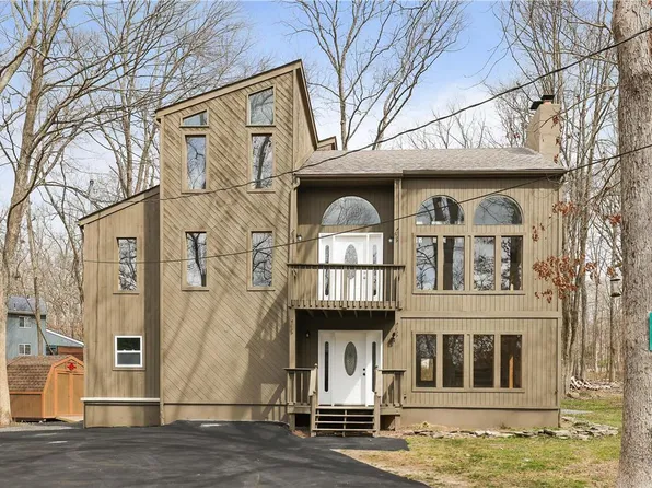 2209 Marcel Ct, East Stroudsburg, PA 18301
