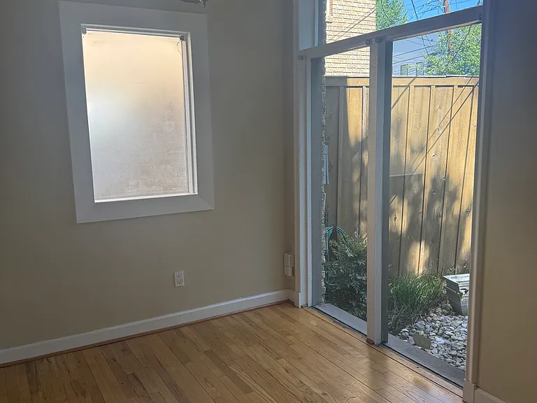 Breakfast room off kitchen