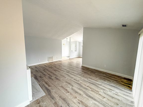 2nd image of 400 Sherwood Green Ct #400