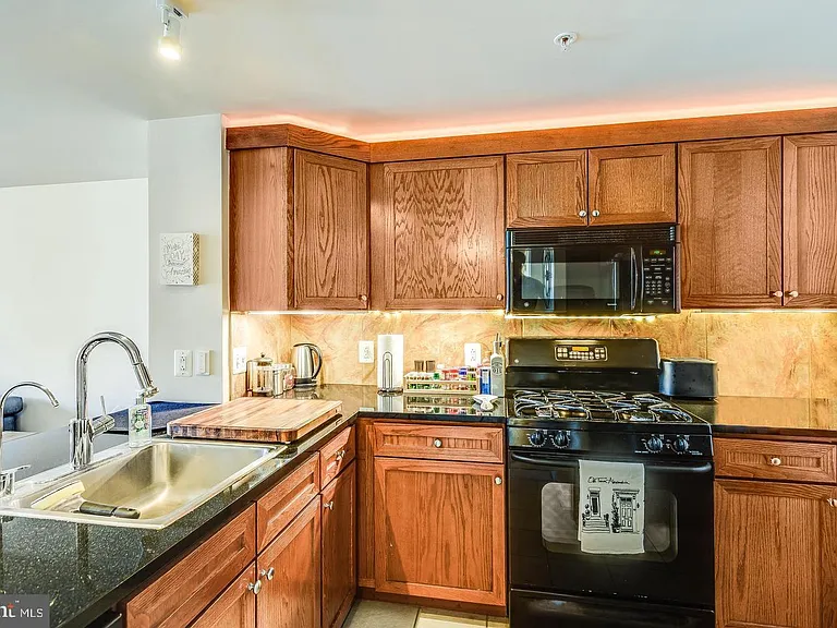 616 E St NW #1220 — Photo 10