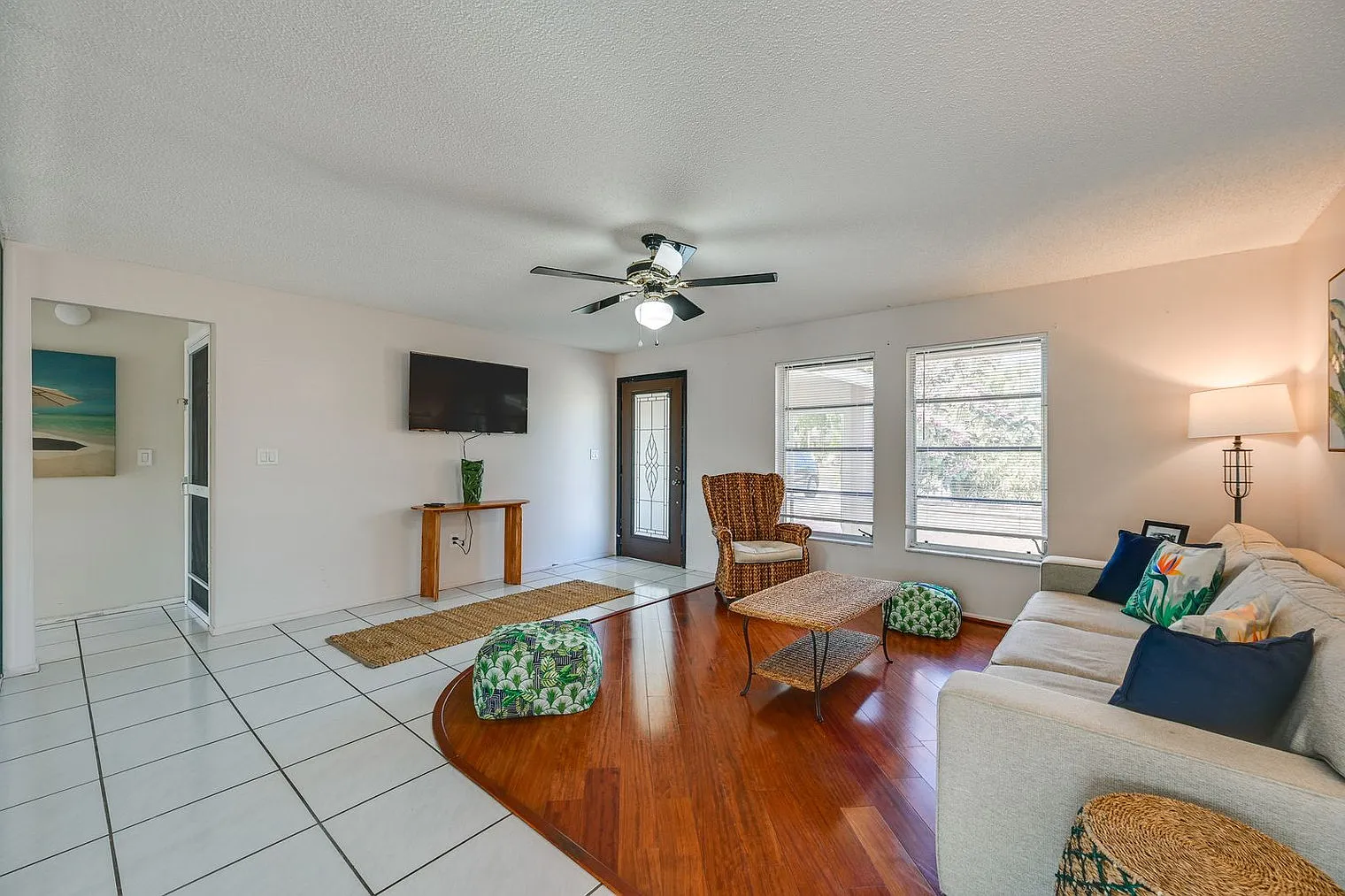3 bed, 2.0 bath, 1797 sqft, $4,112 — Photo 2