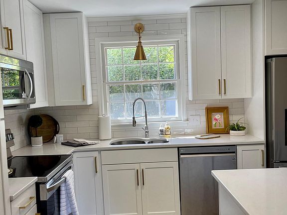 Gorgeous brand new kitchen! All new cabinets, appliances, quartz countertops, beautiful new waterproof flooring, new lighting. New counter height bar that seats 4. 3 stools will fit on the side and one on the end. All new lighting. Upscale cabinets sof