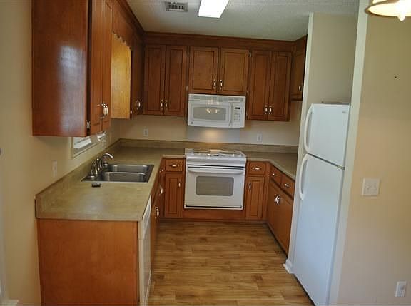 5th image of 379 Joe Walding Dr