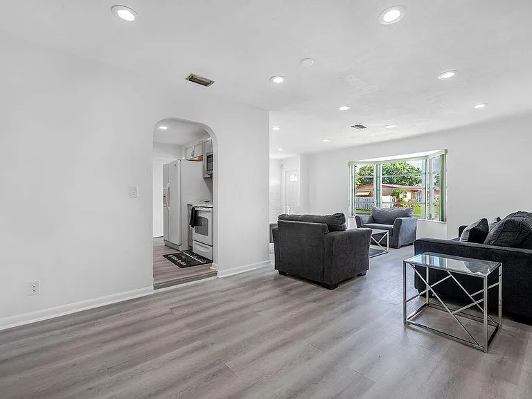 3400 NW 39th Ave — Photo 11