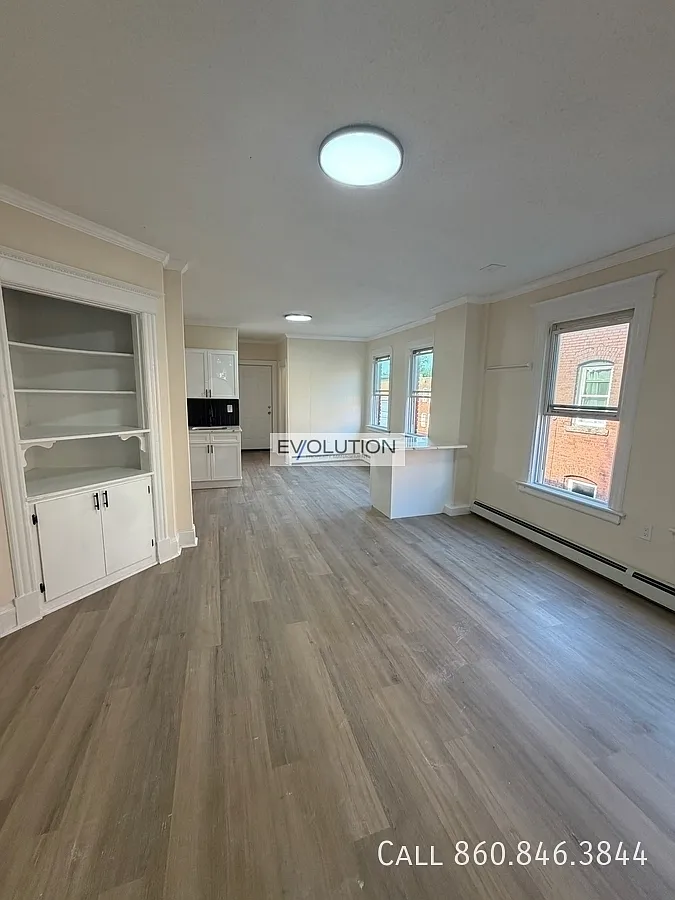 2 bed, 900 sqft, $1,750 — Photo 1
