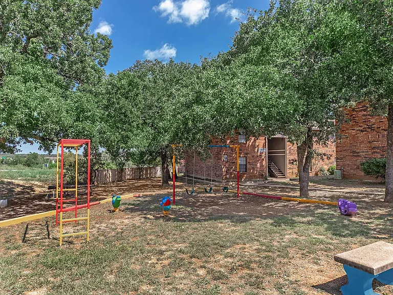 Cleburne Oaks — Photo 18