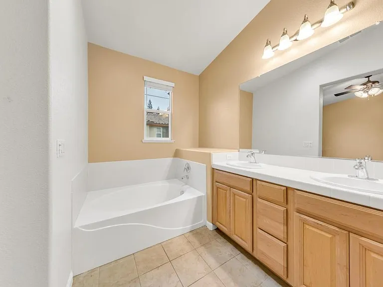 425 Regatta Ln #103 — Photo 15