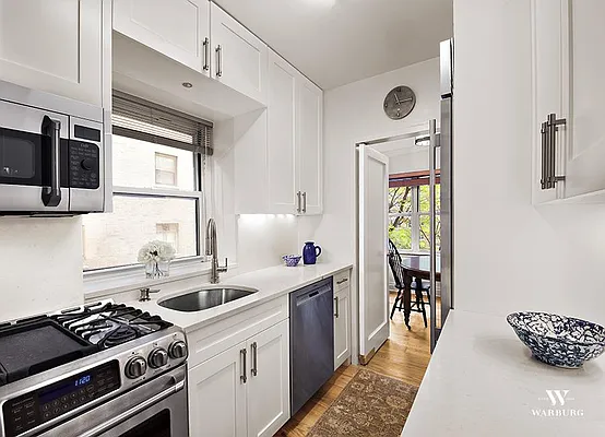 Sold by Warburg | media 23