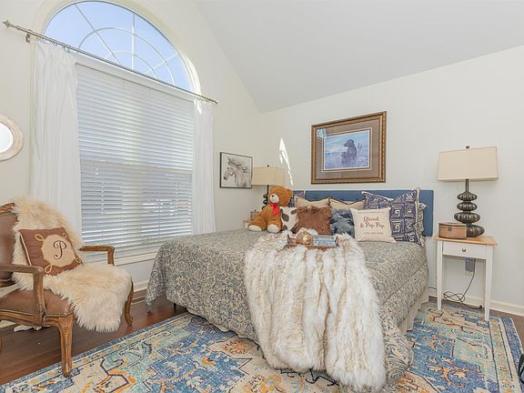 2nd image of 2904 Laura Lynn Ln