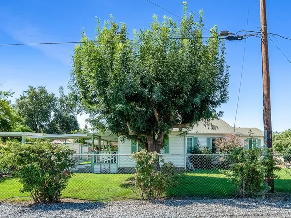 15615 Aspen Avenue, Ivanhoe, CA 93235