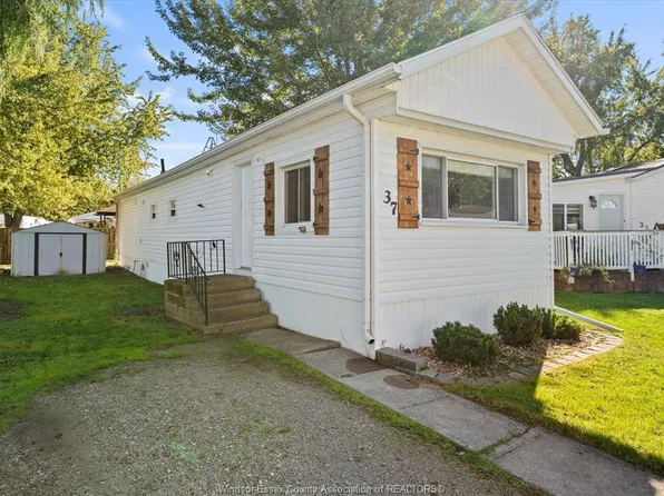 37 Maple Dr, Essex, ON N0R 1J0
