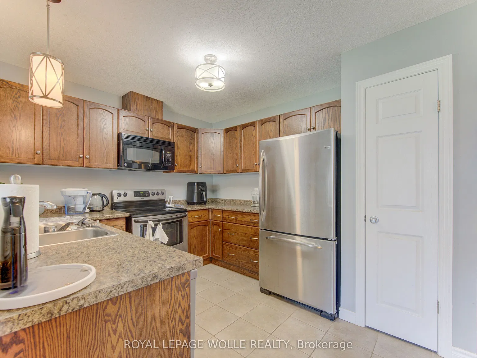 3 bed, $2,995 — Photo 3