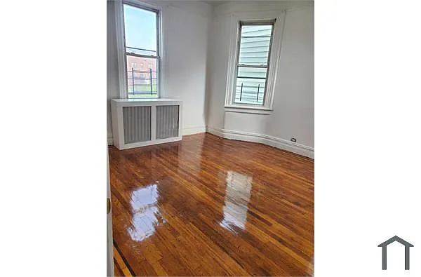 Building Photo - 1468 Saint Lawrence Ave #1
