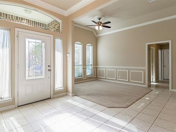 5th image of 1105 Holland Ln
