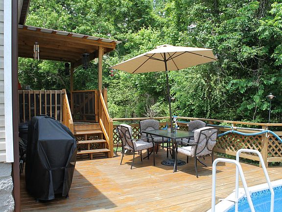2nd image of 127 Dogwood Ln