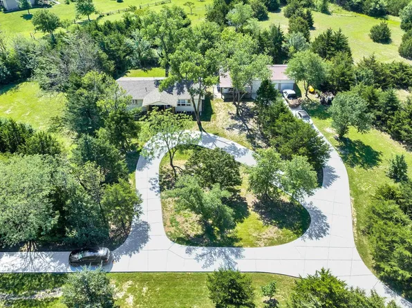 4936 NW County Line Rd, Benton, KS 67017