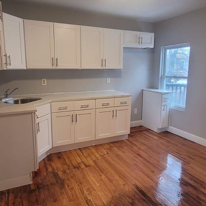 1st image of 133 William St APT 1