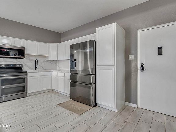 4th image of 355 E Thomas Rd Unit B206