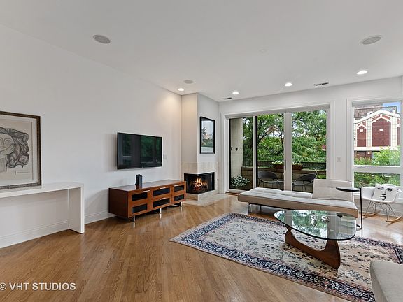 4th image of 2247 W Wabansia Ave #404