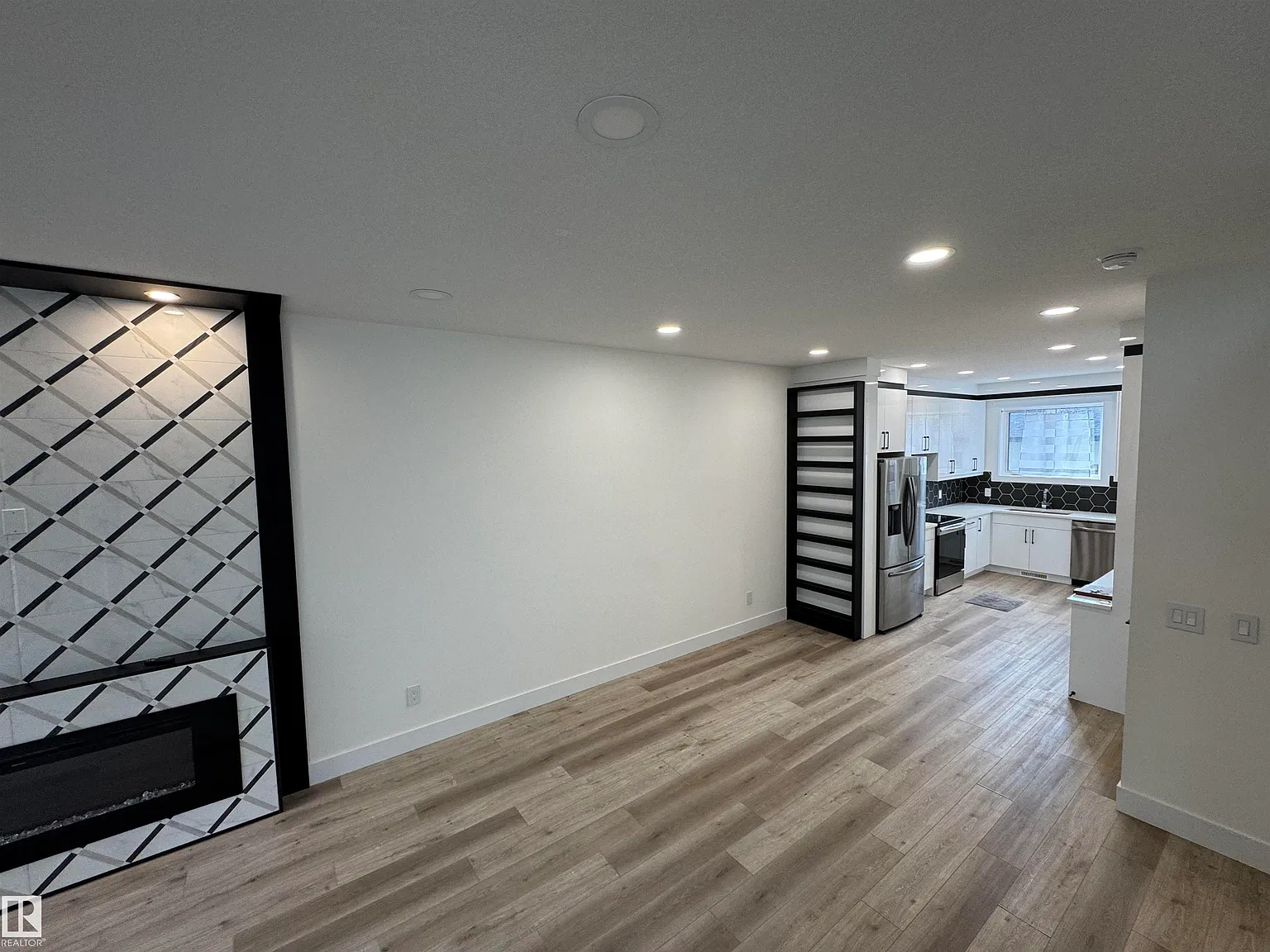 3 bed, 2.5 bath, 1408 sqft, $2,299 — Photo 4