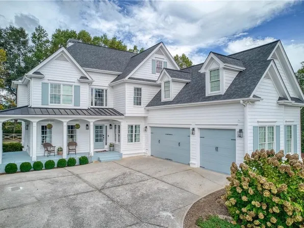 111 Autumn Glen Dr, Woodstock, GA 30188