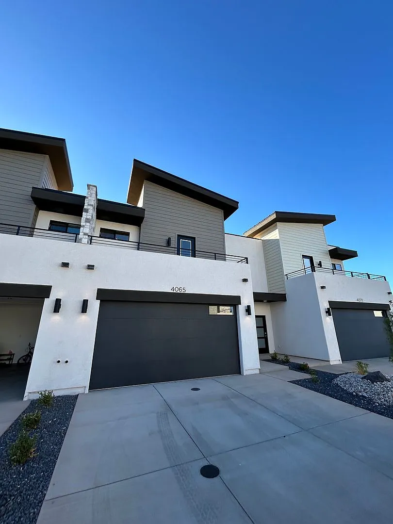 Newer 3 bed, 2.5 bath, 2 car garage townhome for rent — Photo 2