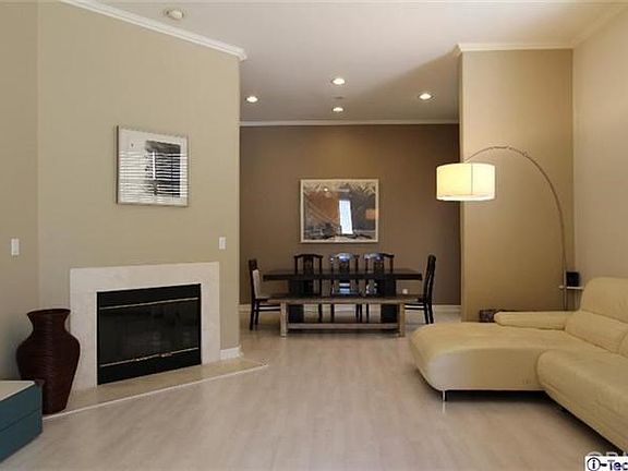 3rd image of 2256 Montrose Ave Unit 4